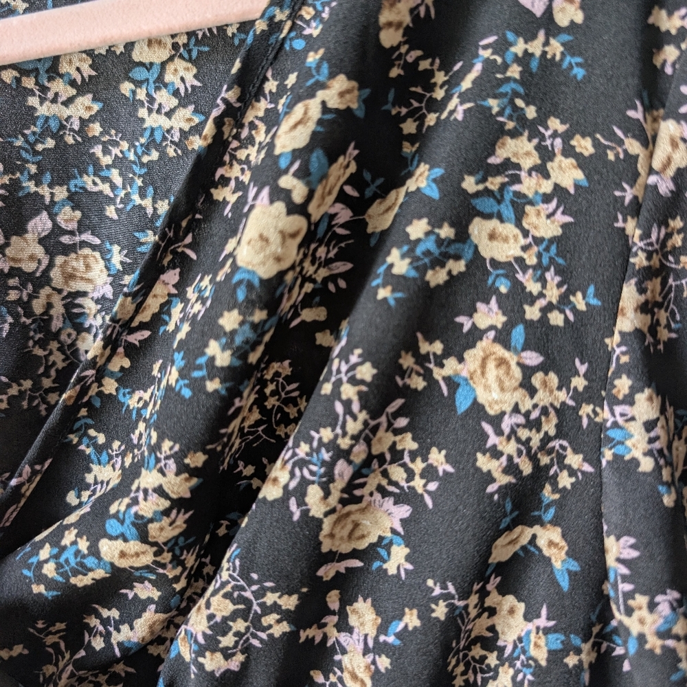 Shein Floral Faux Wrap Crop Top Size Large - Picture 2 of 3